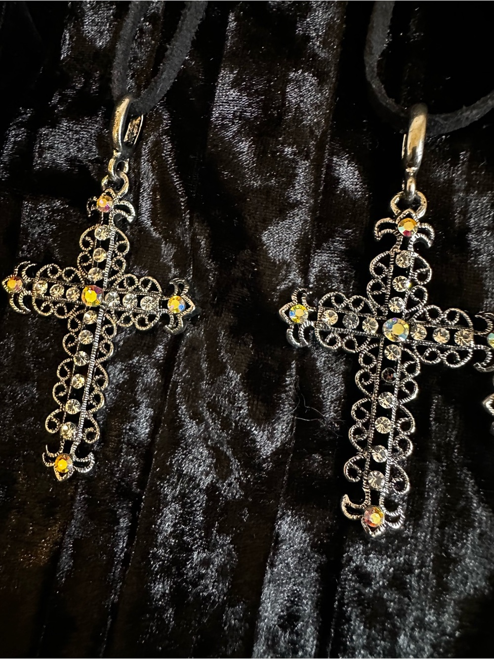Lot of 8 Cross Pendant Necklaces – Assorted Colors – Craft & Jewelry Lot - Picture 4 of 16